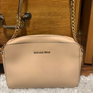 Michael kors cross body